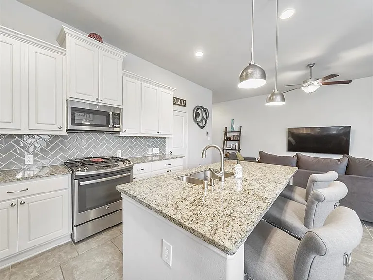 17023 Canosa Dr — Photo 11