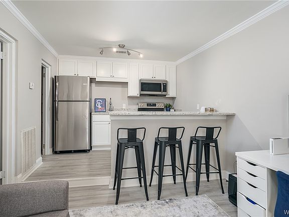 5th image of 1402 9th St APT 17