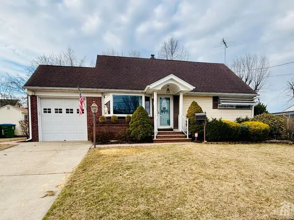 11 Yuro Dr, Edison, NJ 08837