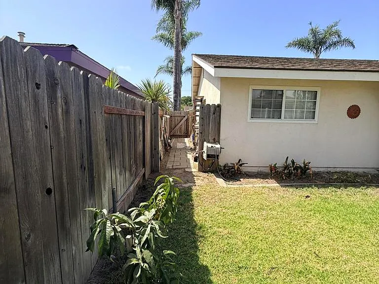 2065 Abbott St — Photo 23