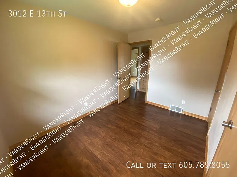 3012 E 13th St — Photo 9