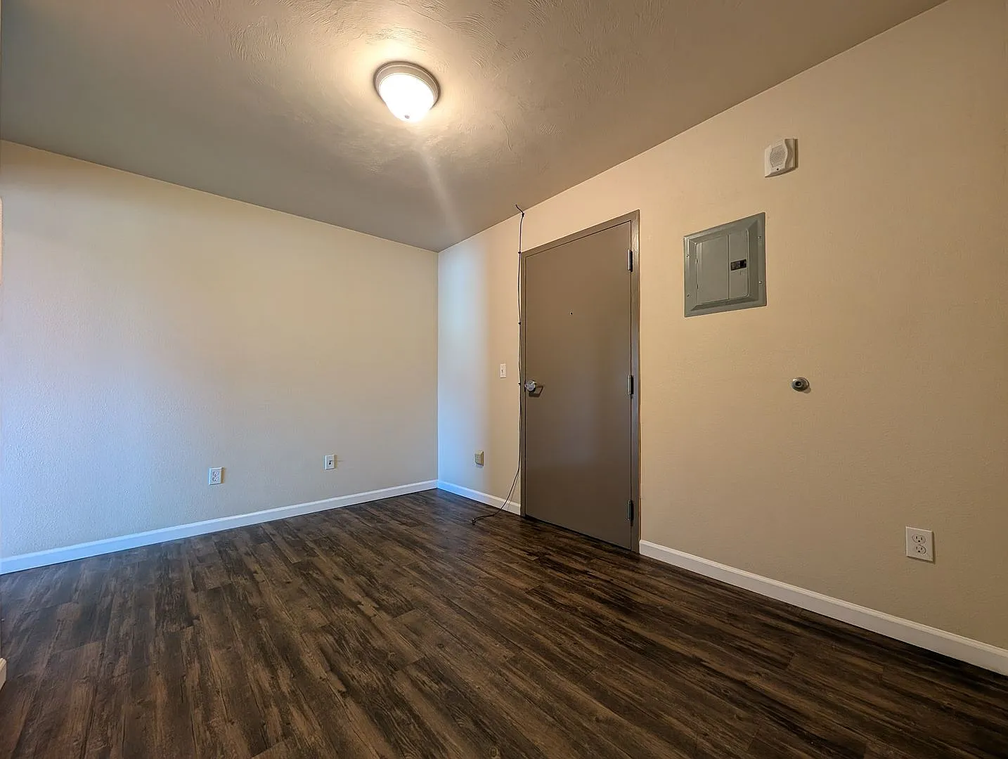 Nice 1 bed/1 bath includes Water/Sewer/Trash! — Photo 3