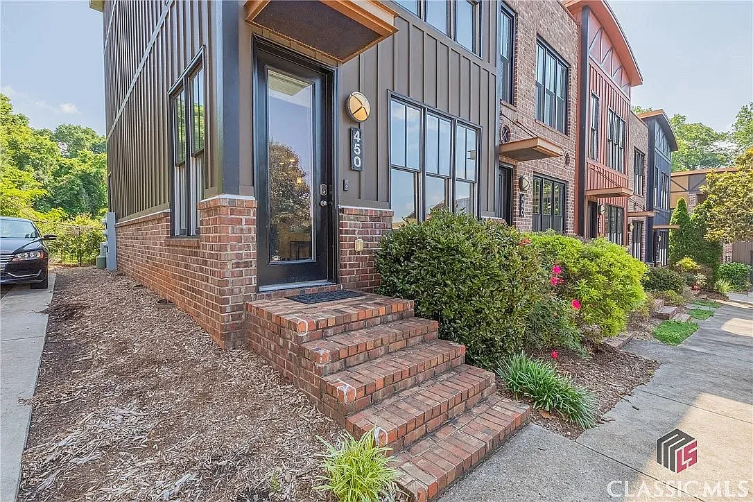 1 bed, 1.5 bath, 1056 sqft, $1,850 — Photo 2