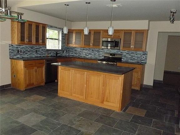 2nd image of 4213 Cassandra Ln