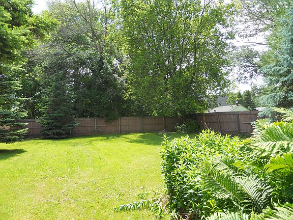 2nd image of 1054 Cedar St