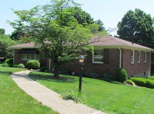517 Indian Ridge Rd, Windy Hills, KY 40207
