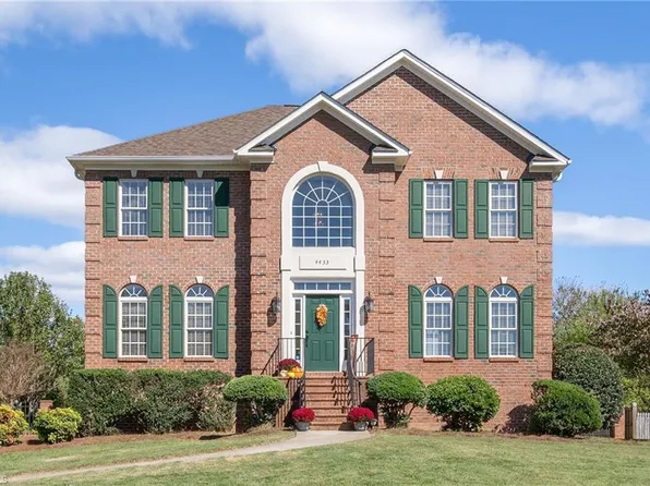 4433 Lochurst Dr, Pfafftown, NC 27040