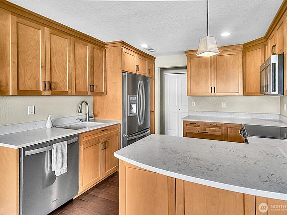 5th image of 1113 5th Avenue S #208