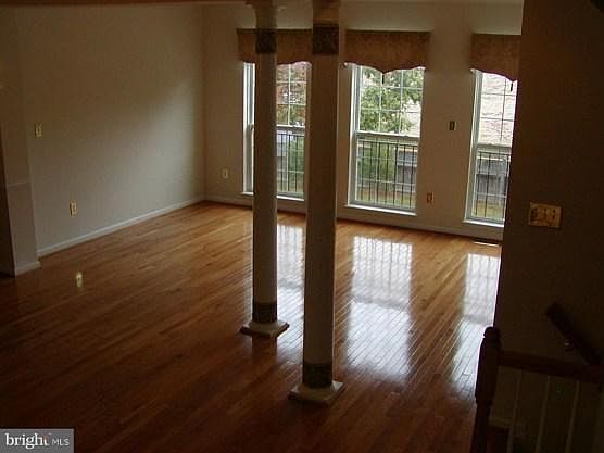 5th image of 8596 Wyngate Manor Ct