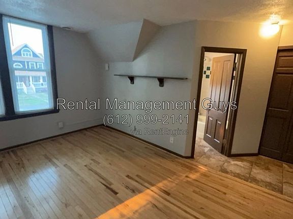 5th image of 1938 Roblyn Ave APT 2