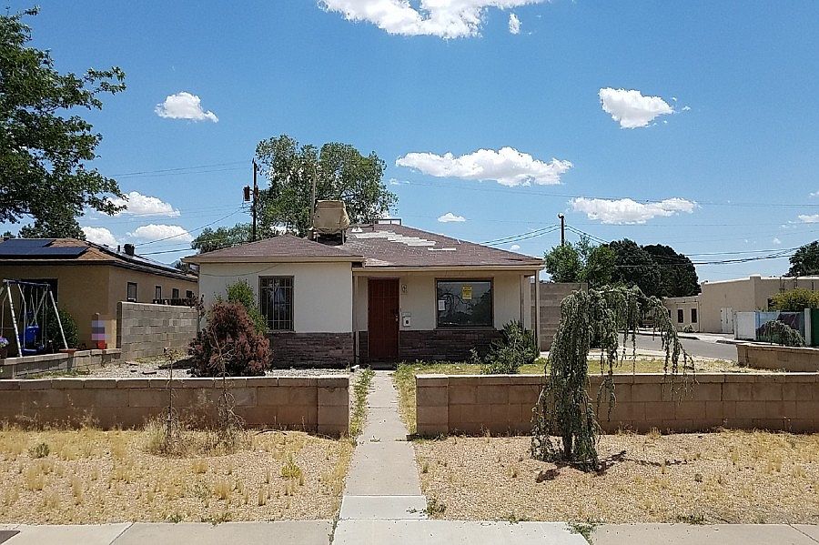1st image of 1902 Palomas Dr NE