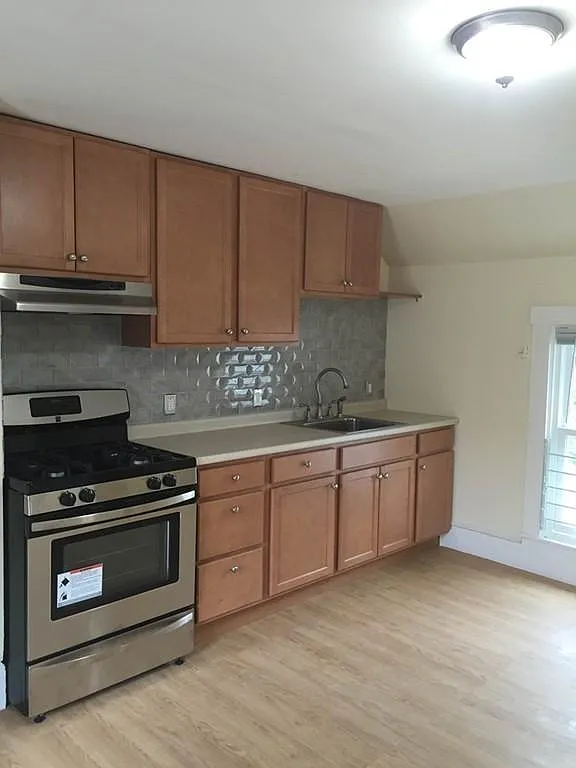 4 bed, 1300 sqft, $8,000 — Photo 1