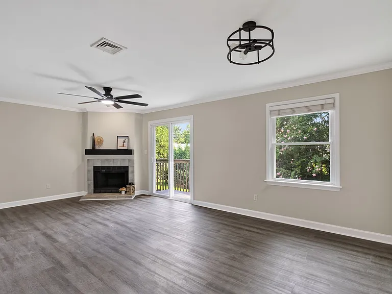 1040 Spotswood Ave — Photo 12
