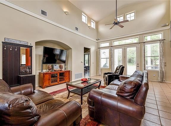 4th image of 9300 N Madrone Trl