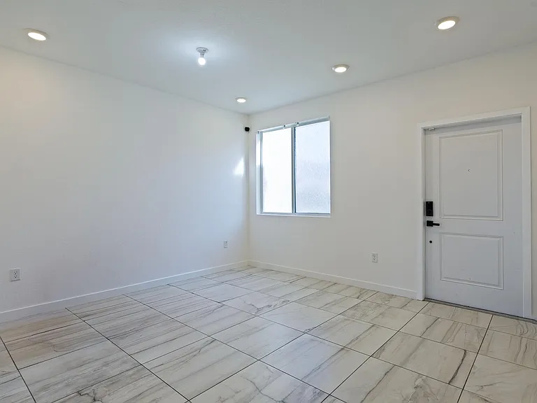 1014 SE 23rd Ave #1014 — Photo 5
