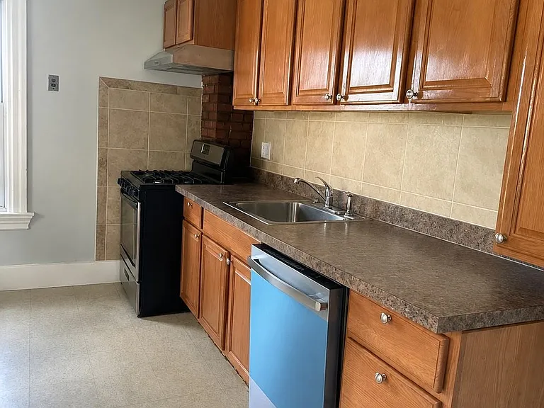 38-40 Hillside Ave — Photo 5