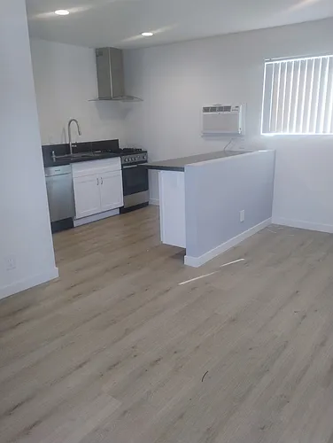1601 N Hollywood Way Photo 1