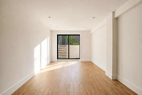 Living room, photo 2