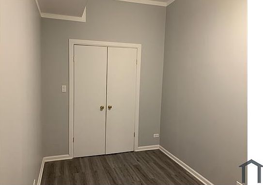 3rd image of 2956 N Hamlin Ave #2R
