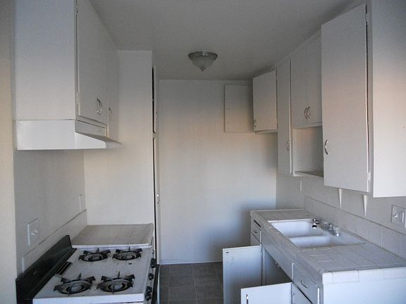 5th image of 12006 Runnymede St APT 10