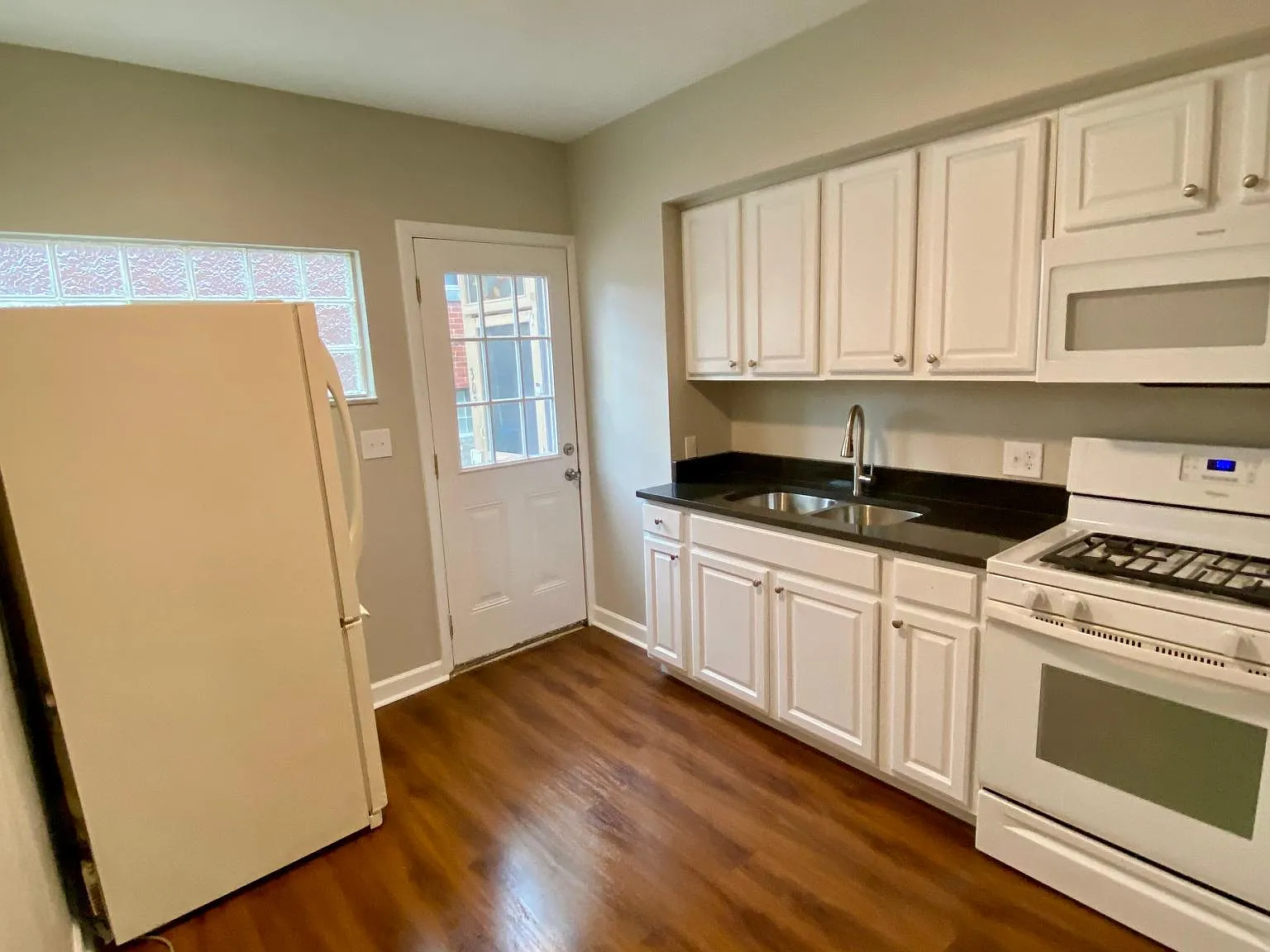 2 bed, 625 sqft, $1,200 — Photo 4