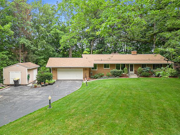 4th image of 4683 E Hillcrest Dr