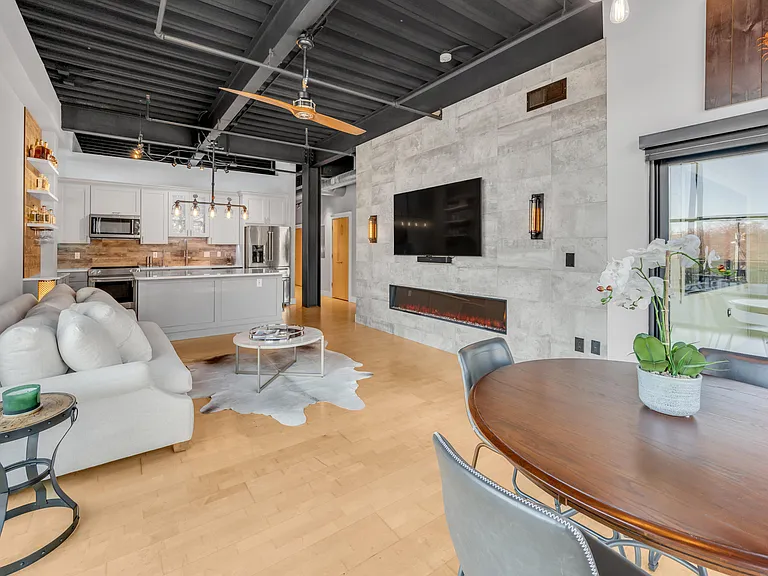 350 E Short St #209 — Photo 8
