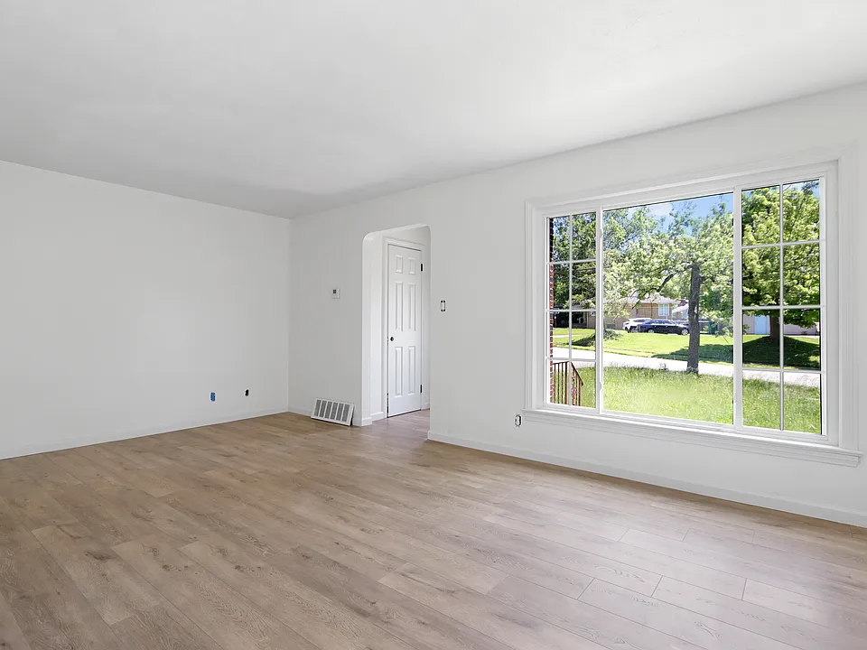 18601 Harlan Dr
