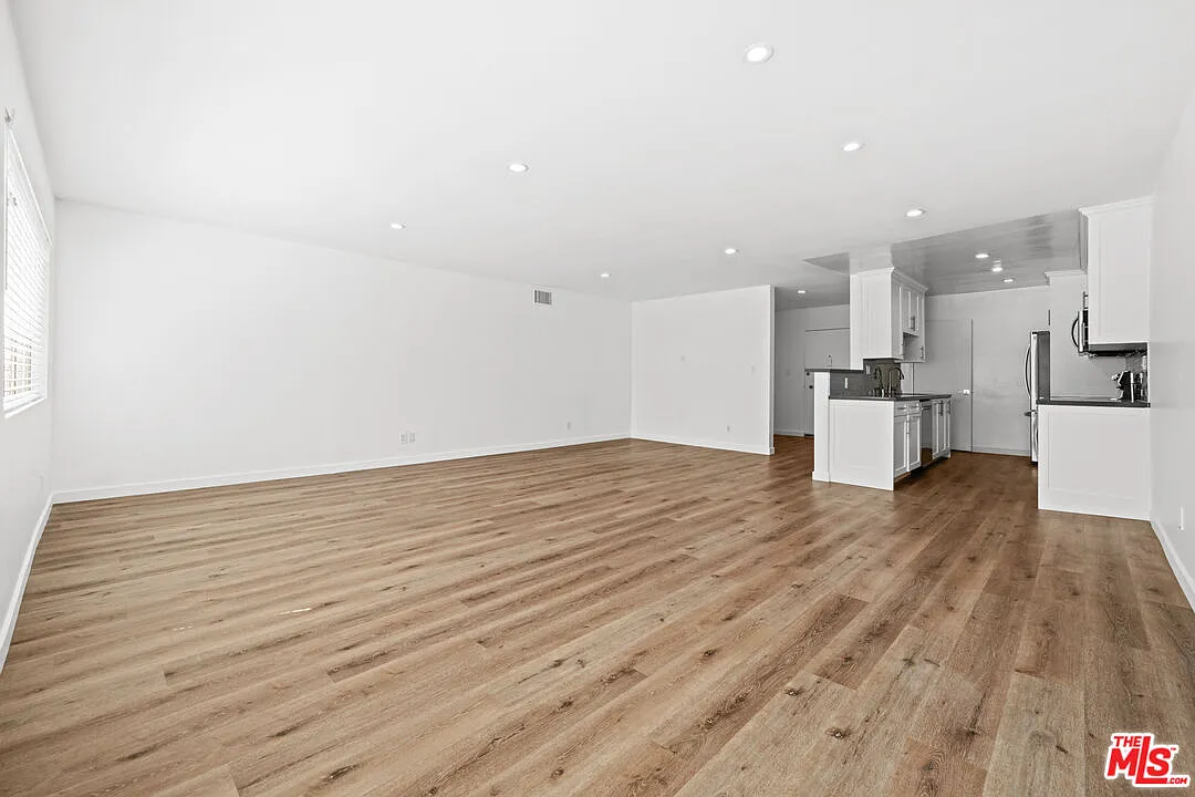 3 bed, 2.0 bath, 1700 sqft, $5,450 — Photo 3