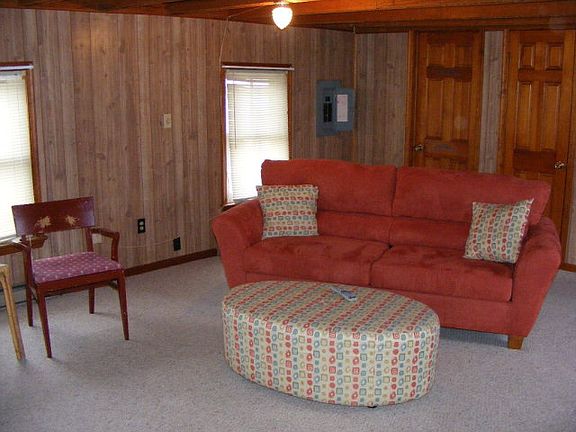 2nd image of 4044A Main St