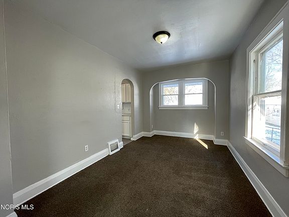 5th image of 1936 Mansfield Rd