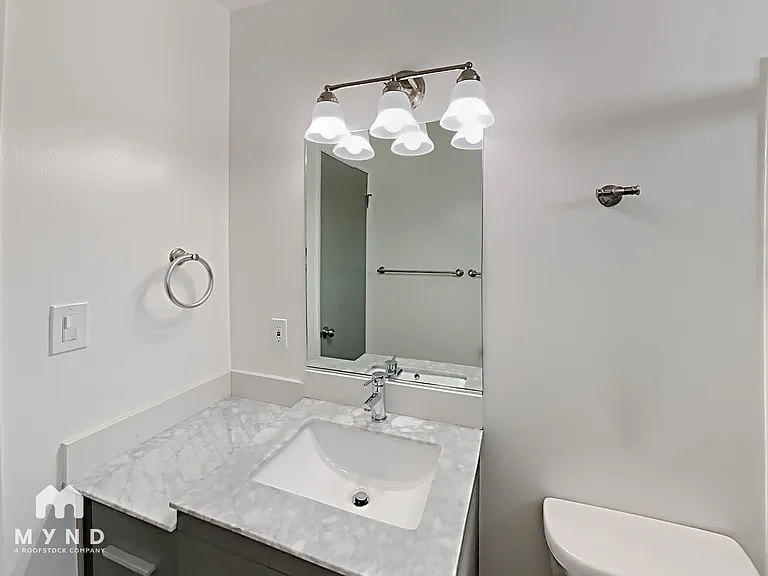 711 Madison St #5 — Photo 6