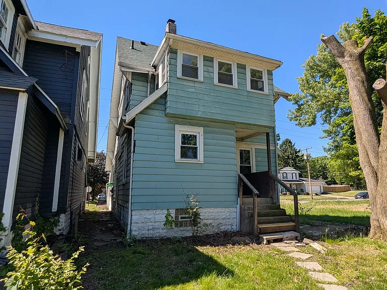 443 W Thornton St — Photo 3