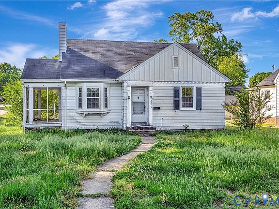 2nd image of 2219 Farrand St