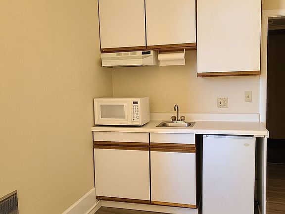 2nd image of 498 25th St APT 25