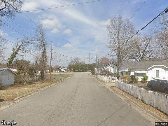 Exterior Neighborhood (street photo)