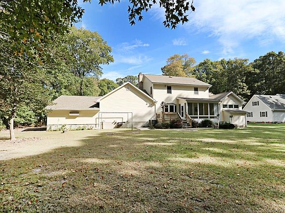 3rd image of 32816 Pine Cone Ln