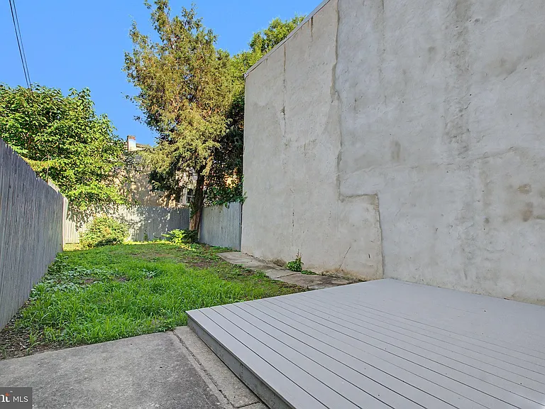915 N 6th St — Photo 11
