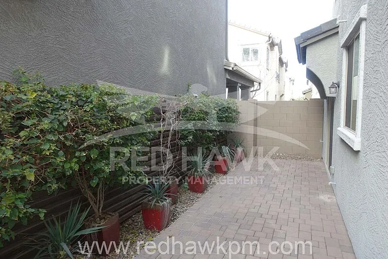 3 bed, 2.5 bath, 1463 sqft, $1,895 — Photo 2