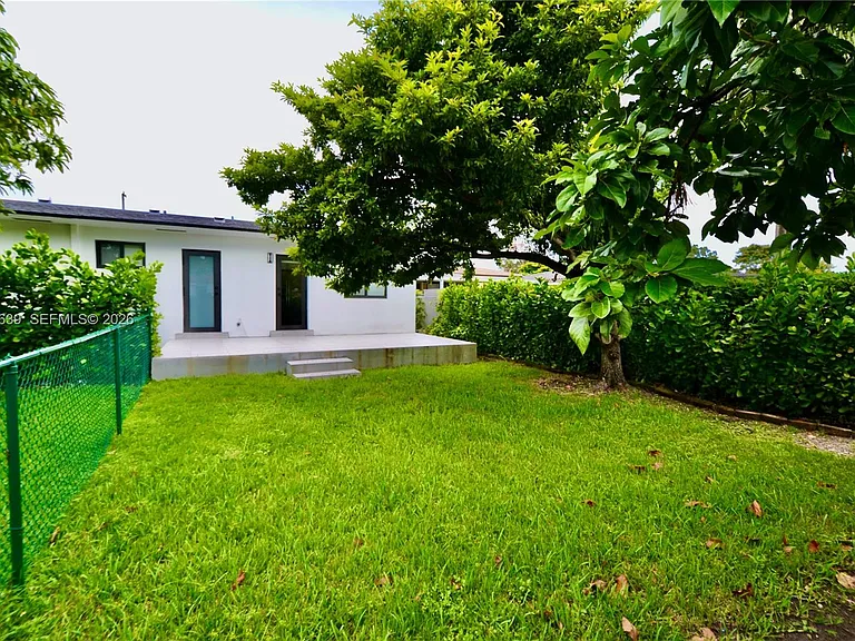 3018 SW 25th Ter #3018 — Photo 17