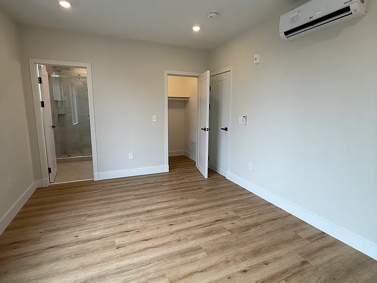 476 Warren St #204 — Photo 11