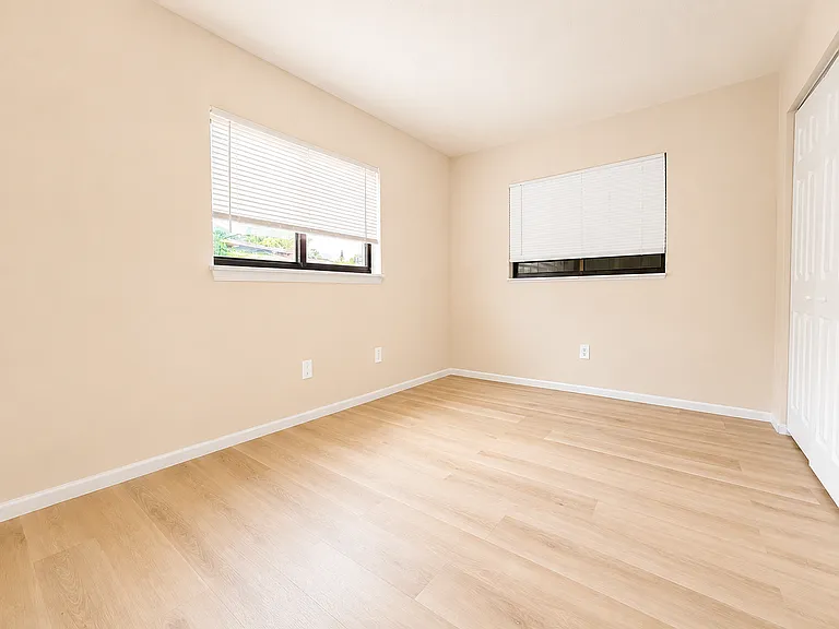 1070 Lee Ave — Photo 7