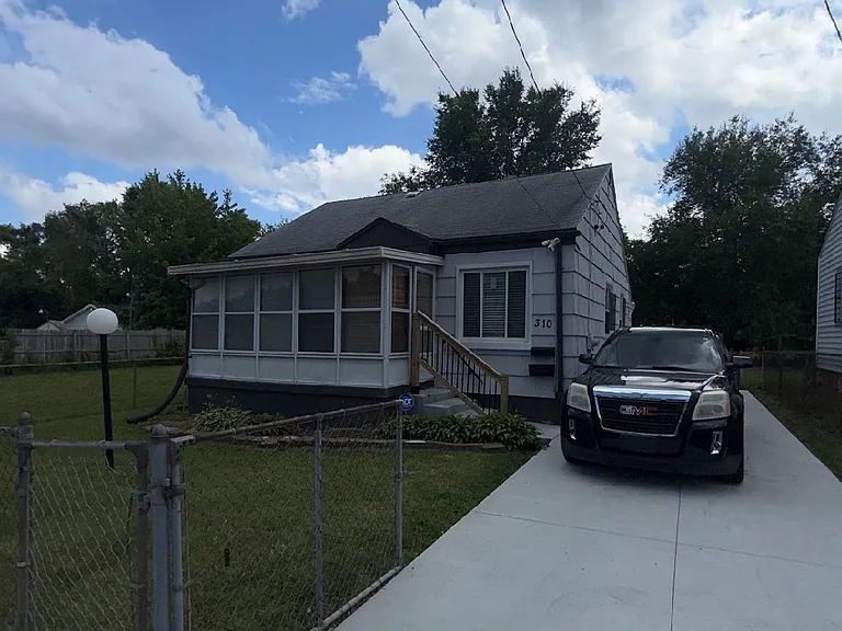 310 E Lyndon Ave — Photo 1