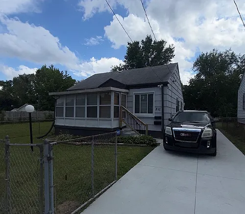 310 E Lyndon Ave Photo 1