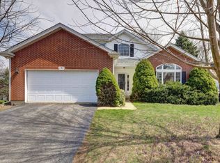 102 N Crooked Lake Ln, Lindenhurst, IL