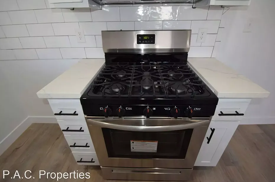 7550 Jordan Ave — Photo 2