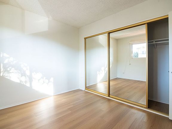 4th image of 4248 Troost Ave APT 2