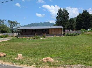 204 Spring St, Hampton, TN 37658