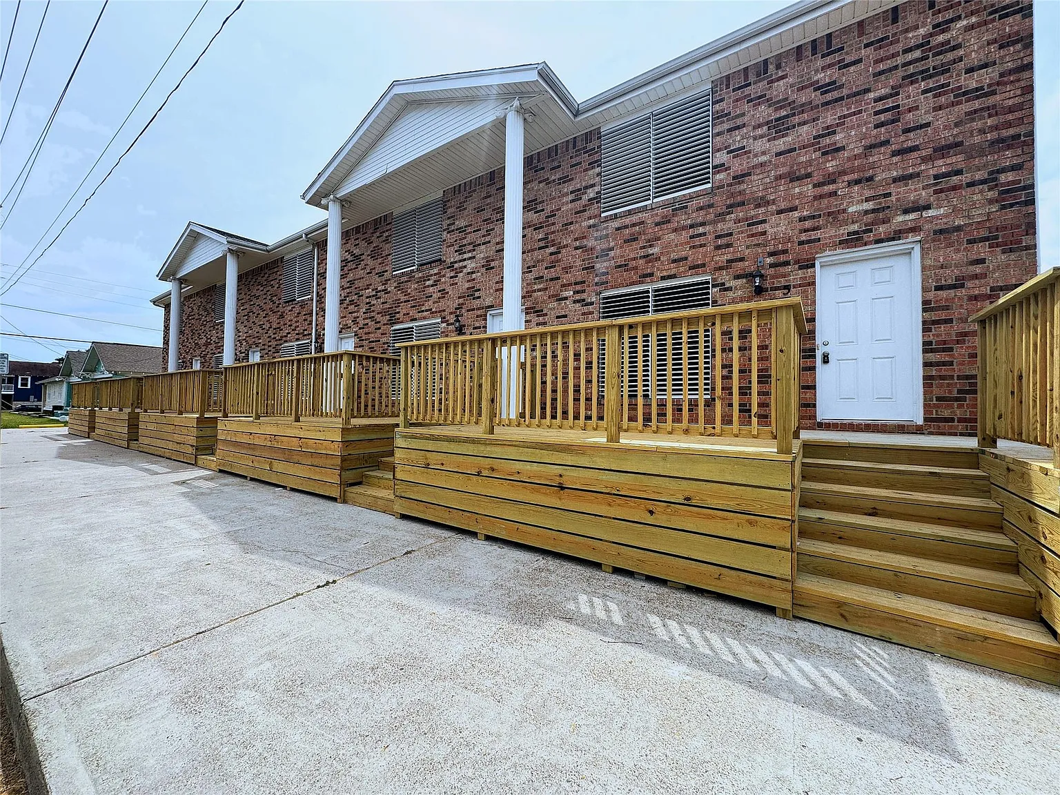 2 bed, 6.0 bath, 1200 sqft, $1,800 — Photo 1
