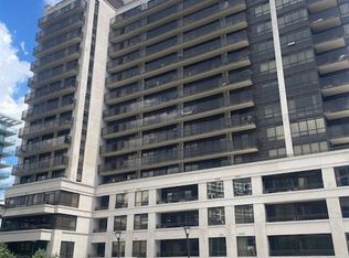 1 De Boers Dr #1107, Toronto, ON M3J 0G6